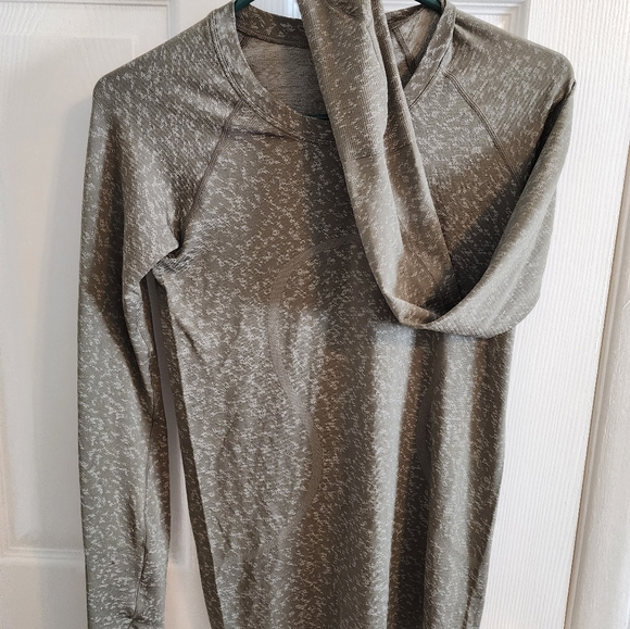 Lululemon long sleeve swiftly tech - Picture 7 of 7